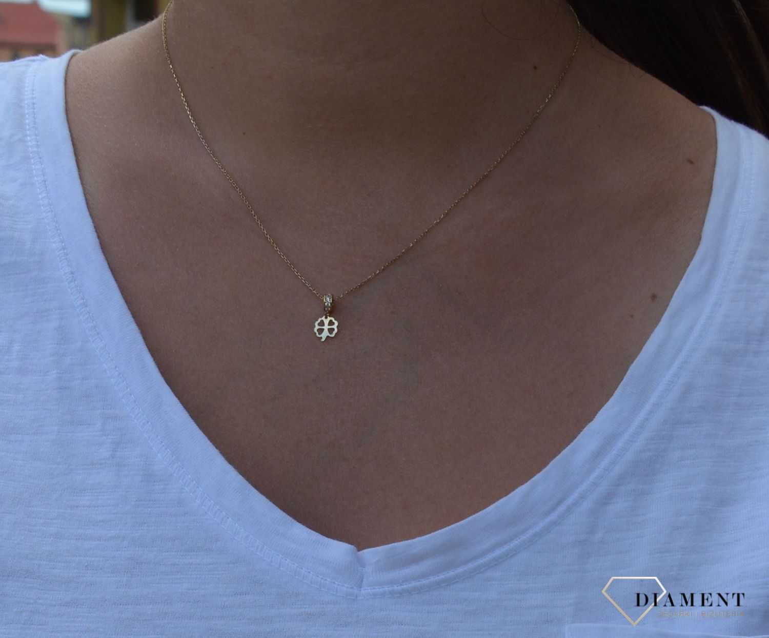 Naszyjnik celebrytka złoty z koniczynką.jpg